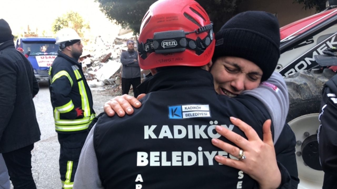 72 Yaşındaki Necla Beyazıt 83. Saatin Sonunda Kurtarıldı