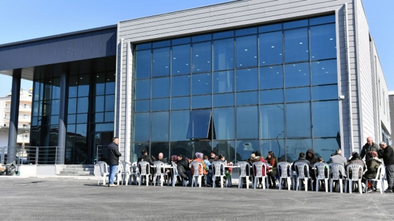 Büyükşehir’in Erdemli Hali Depremzedeleri Misafir Etmeye Başladı