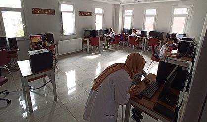 EVİNDE İNTERNETİ VE BİLGİSAYARI OLMAYAN ÖĞRENCİLERİMİZİN HİZMETİNDEYİZ