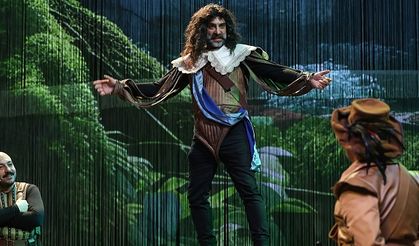 Cyrano Tiyatro Oyunu