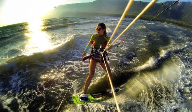 Akyaka Kitesurf sığ deniz kesintisiz rüzgar