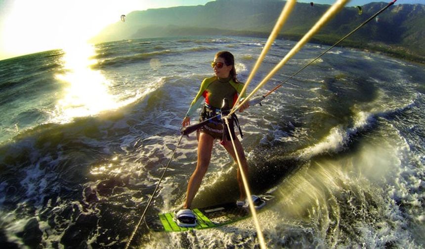 Akyaka Kitesurf sığ deniz kesintisiz rüzgar